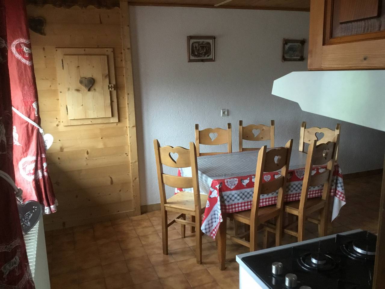 Ganze Wohnung, 3-Zimmer-Wohnung für 6 Personen, Balkon, in der Nähe von Skiliften und Dorfzentrum in Châtel, Les Portes du Soleil