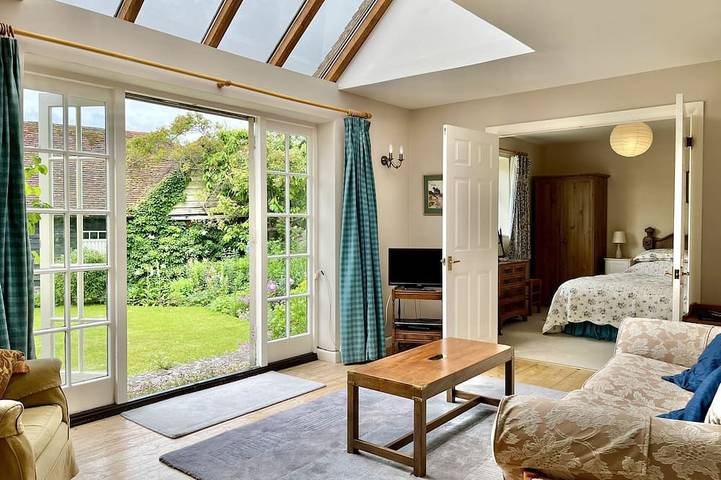 Library Cottage by Inspire Stays dot com - a cottage that sleeps 2 guests  in 1 bedroom in Pulborough, South Downs