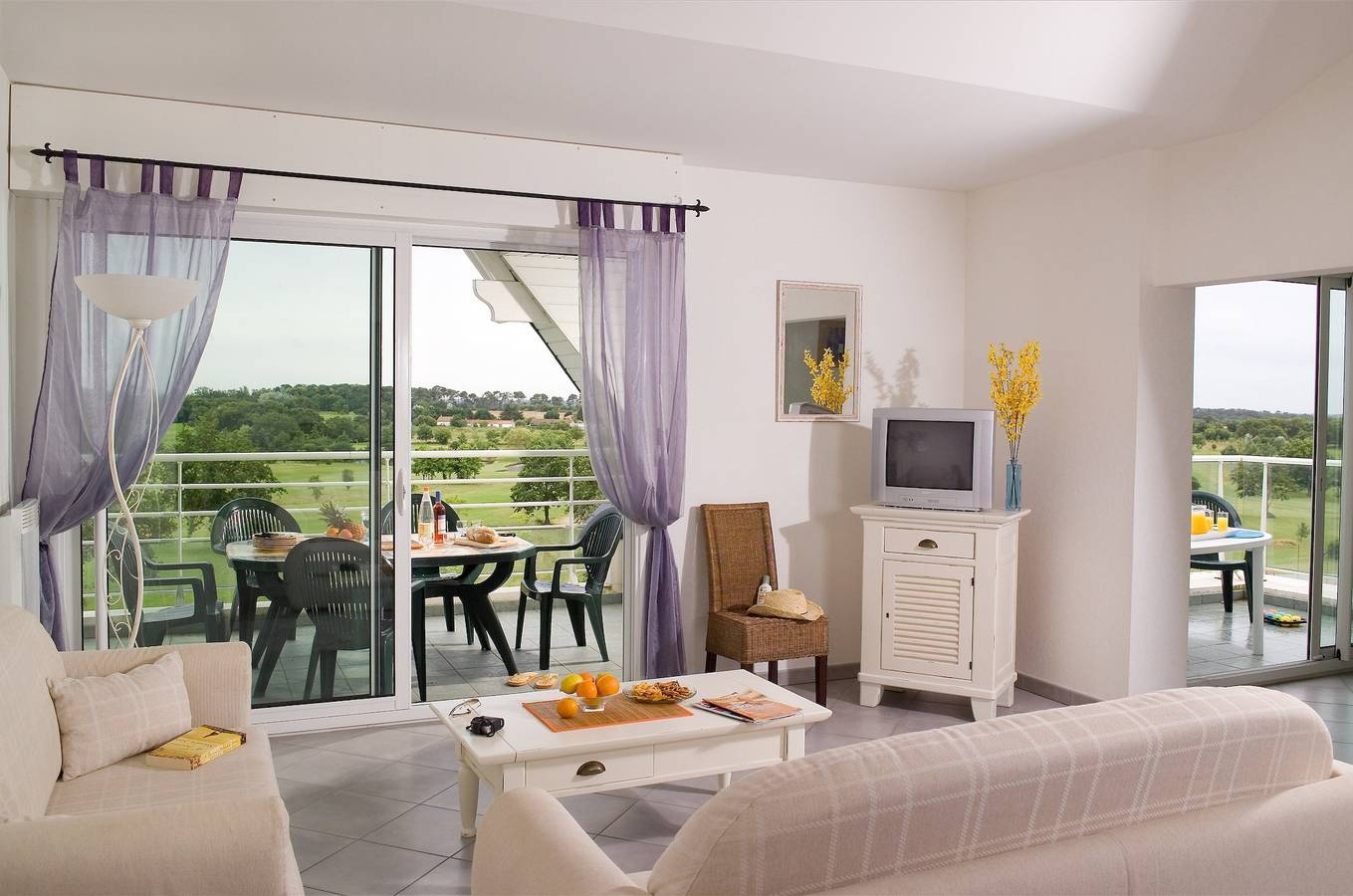 Appartement entier, Appartement de vacances pour 6 personnes avec balcon/terrasse in L'Aiguillon-sur-Vie, Vallée de la Loire