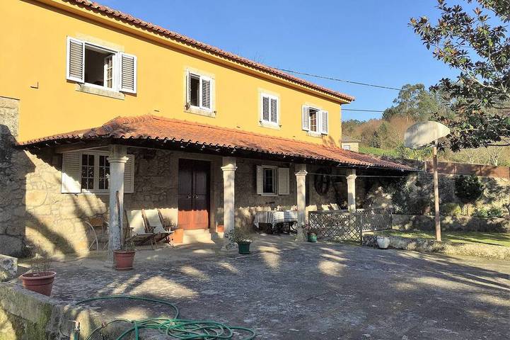 Gîte pour 10 personnes, avec terrasse et jardin