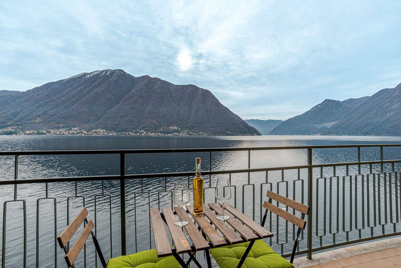 Ganze Wohnung, Ferienwohnung für 2 Personen mit Balkon/Terrasse in Colonno, Comer See