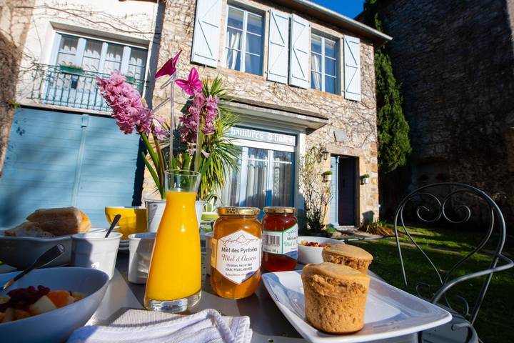 Chambre d’hôte pour 4 personnes avec terrasse in Oloron-Sainte-Marie, Béarn
