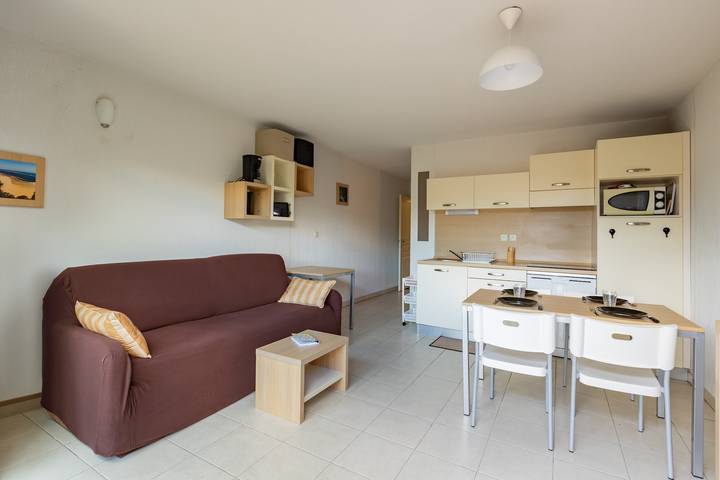 Gîte pour 6 personnes, avec piscine ainsi que jardin et terrasse dans Lac de Jouarrès - 4