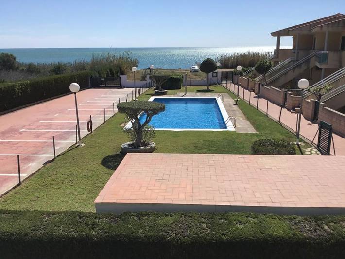 Gîte pour 4 personnes, avec Balcon et Terrasse ainsi que Jardin et Piscine dans les Cases d'Alcanar