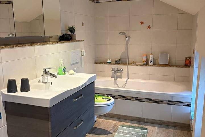 Ganze Wohnung, Gemütliche Ferienwohnung 
Herrenhaus
Mit kleiner Küche für Selbstversorger in Lieberose, Dahme-Spreewald