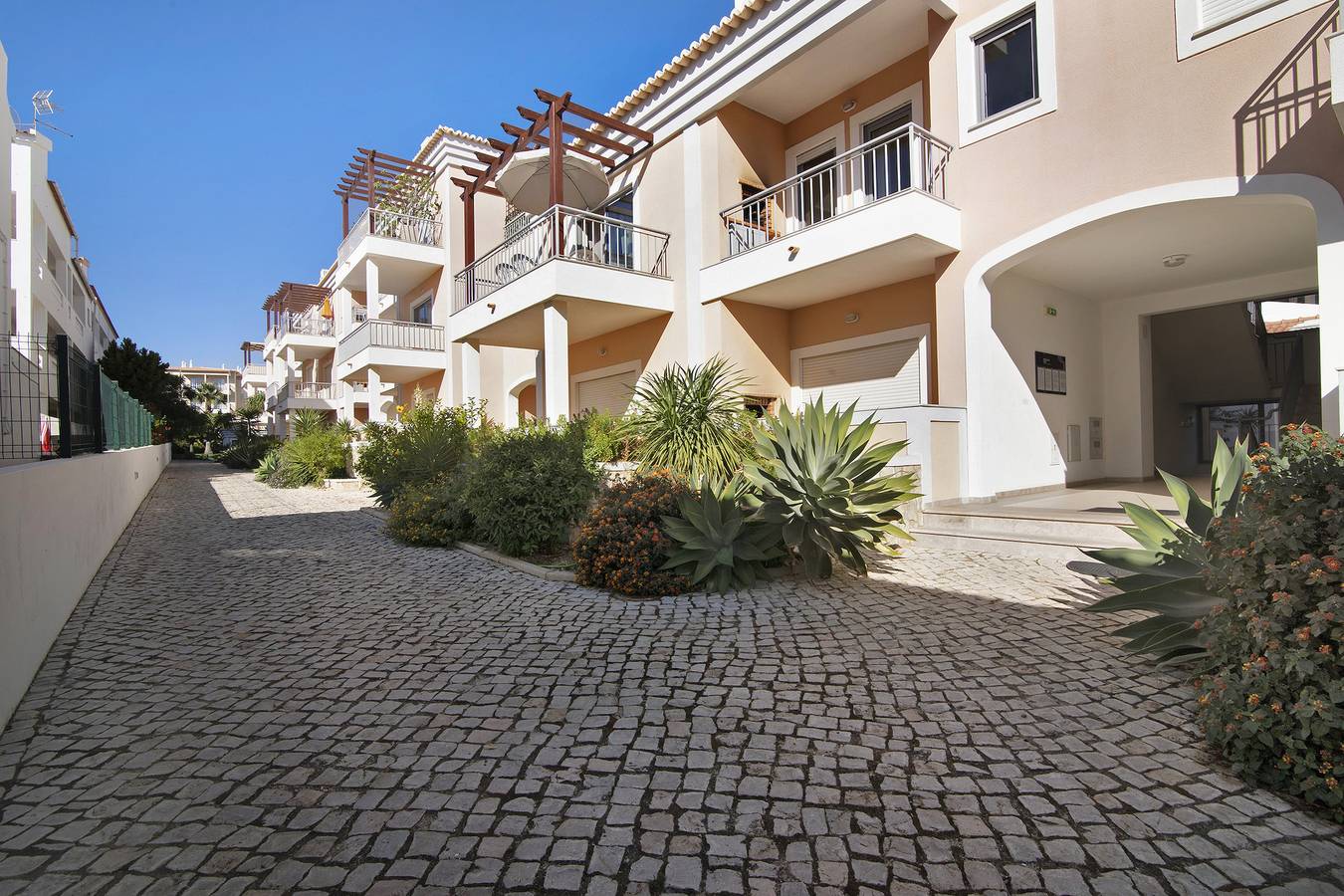 Appartamento intero, Apartamento Água Brisa con piscina, Wi-Fi, A/C, balcone e giardino in Albufeira, Distretto di Faro