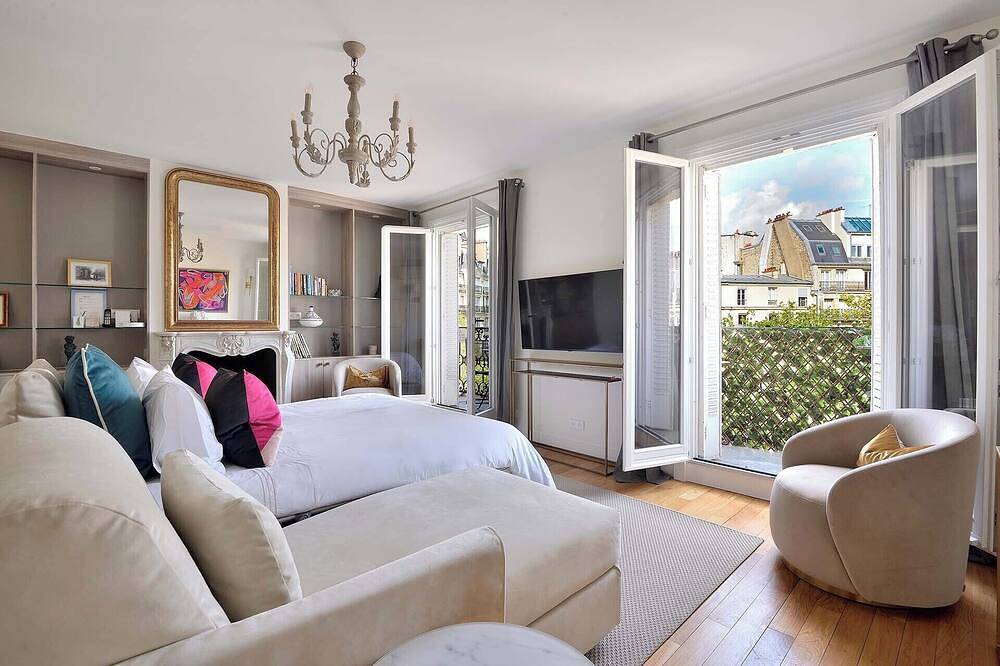 Appartement entier, Vente! Incroyablement luxueux 2Bed Bright, 2Floor avec balcon et Wow Eiffel View in Tour Eiffel, Paris