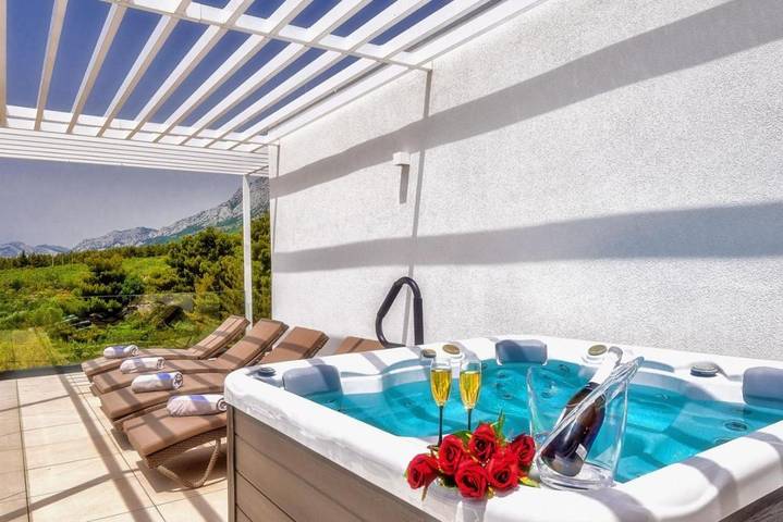 Villa pour 8 personnes, avec piscine et jardin ainsi que sauna et vue, animaux acceptés à Promajna - 3