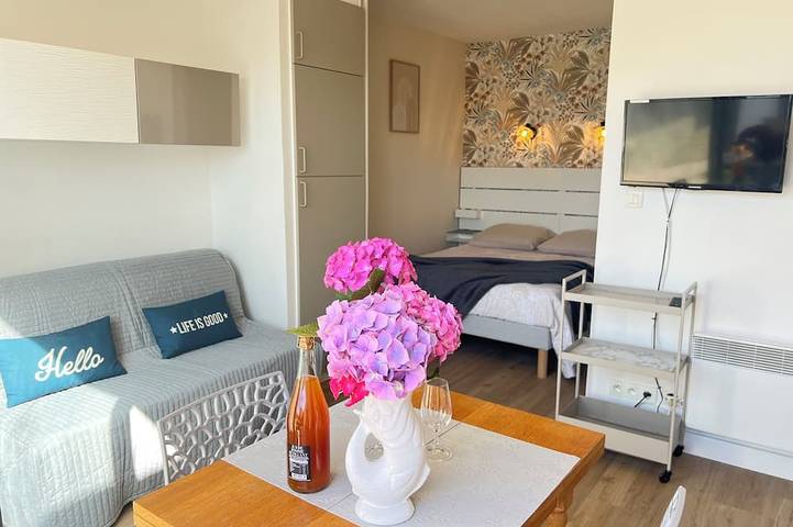 Location de vacances pour 2 personnes, avec terrasse ainsi que jardin et piscine, animaux acceptés dans Plage Du Bilou Le Conquet - 2