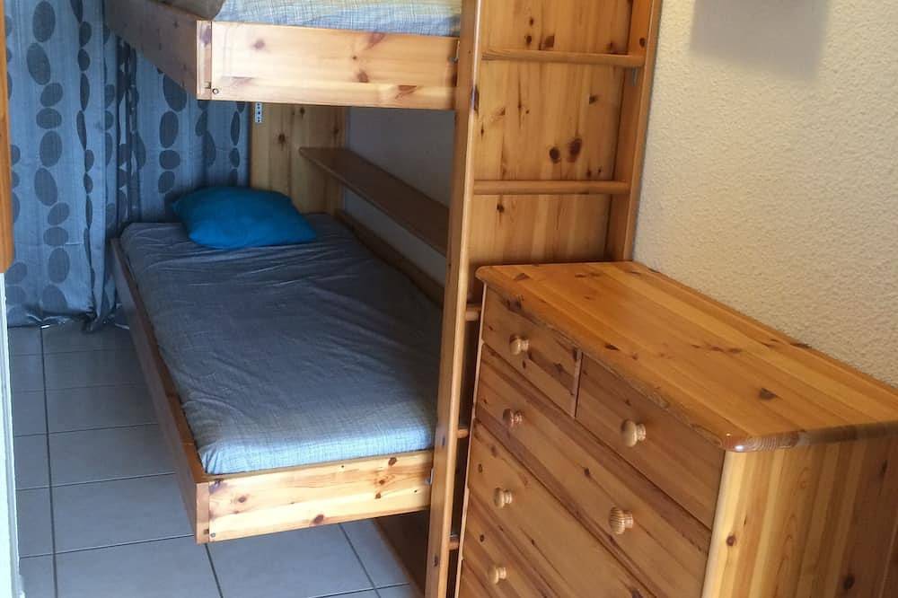 Ganze Wohnung, Schöne T2 Cab Sea View-Direct Beach-Calm-Shops-Shuttles für Golden Islands. in La Londe-les-Maures, Toulon Region