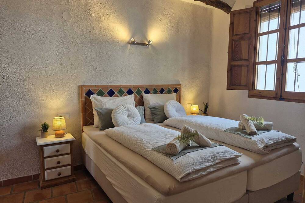 Authentisches Haus mit Grottenpool! Genieße Berge, Natur, Strand und Kultur. in Guájar-Faragüit, Los Guajares