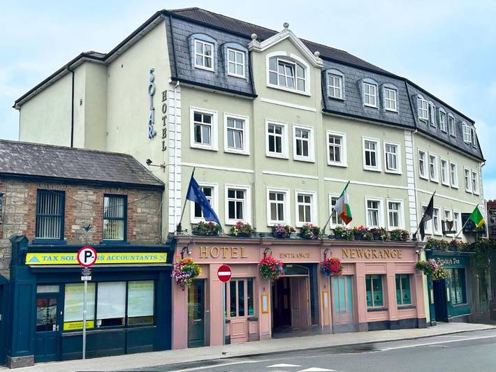 Hotel for 3 people in Navan