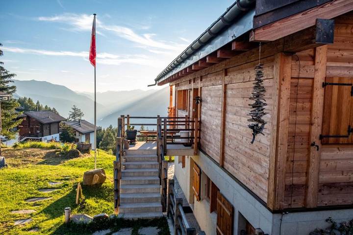 Ferienwohnung für 6 Personen, mit Balkon und Terrasse sowie Garten und Ausblick in Brig