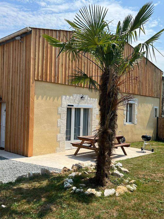 Location de vacances pour 3 personnes, avec Terrasse à Saint-Germain-et-Mons