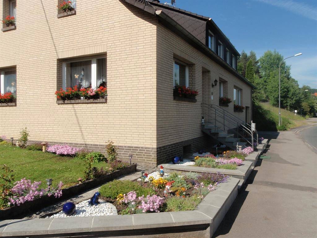 Ganze Ferienwohnung, 4-Bett-Ferienwohnung mit Balkon in Üxheim, Vulkaneifel