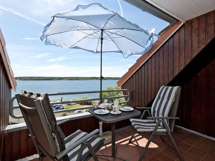 Ferienwohnung für 2 Personen, mit Ausblick und Balkon sowie Seeblick an der Müritz