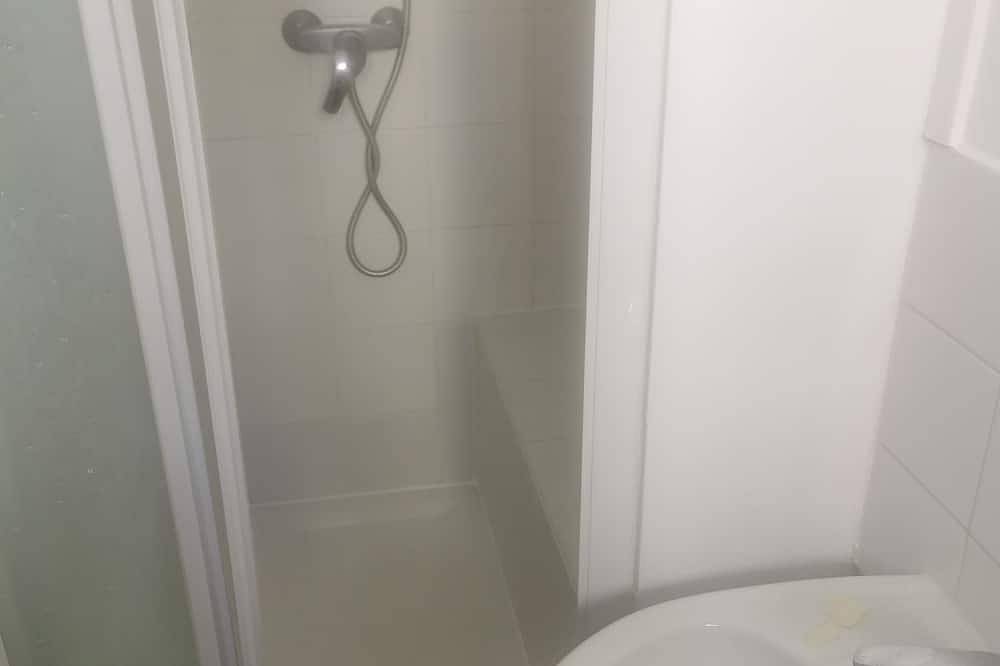 Ganze Wohnung, Apartment in pretty cottage in Montreuil, Seine-Saint-Denis