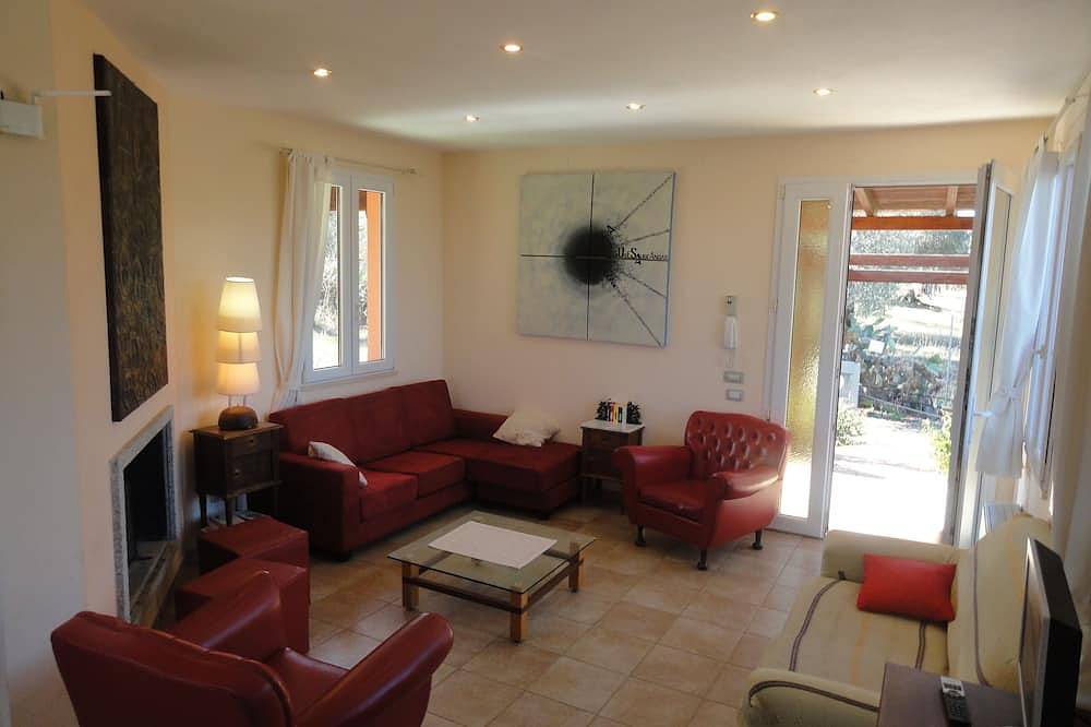 Casadellameridiana: Villa con piscina circondata da ulivi pluricentenari in San Giovanni (Sassari), Sassari