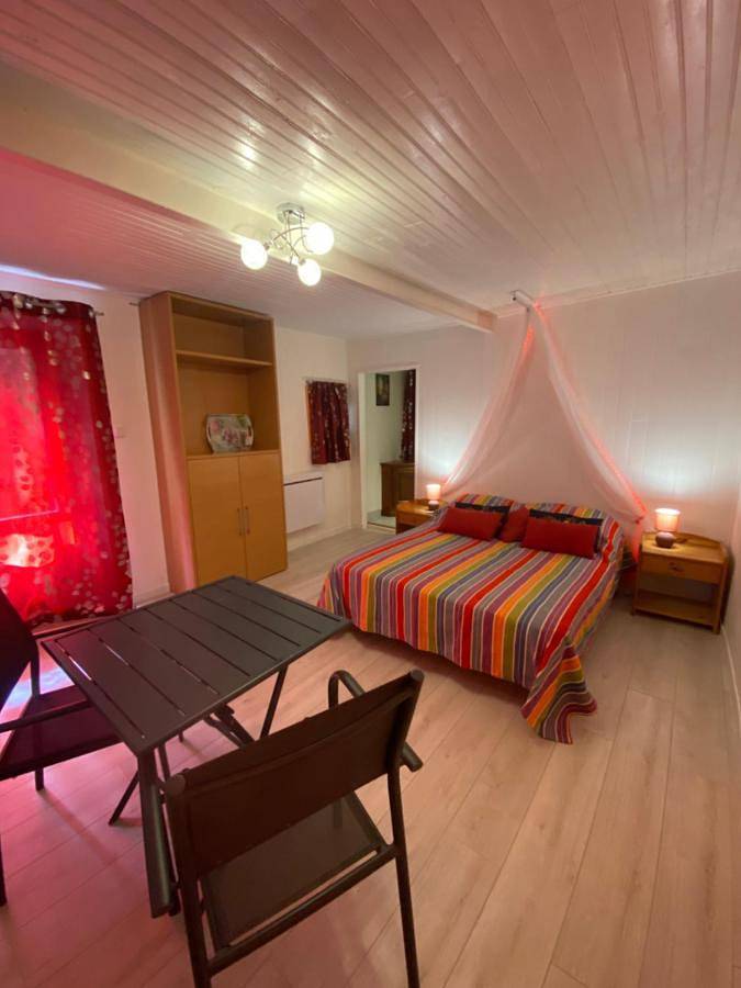 Location de vacances pour 2 personnes, avec terrasse ainsi que jacuzzi et sauna à Molières-sur-Cèze - 2