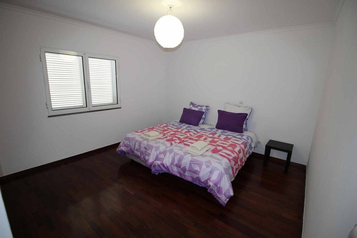 Ganze Wohnung, Portinho Ii-Modern apt with balcony facing the sea in Caniço, Madeira