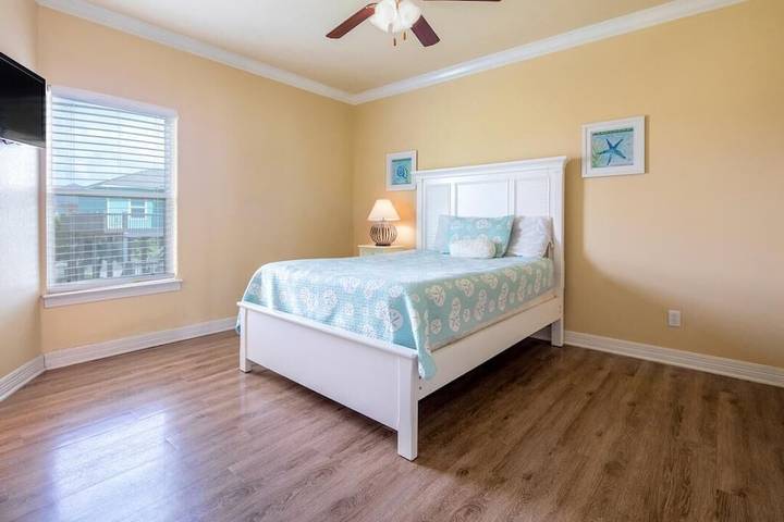 Vacation rental for 18 people, with terrace in Bolivar Peninsula