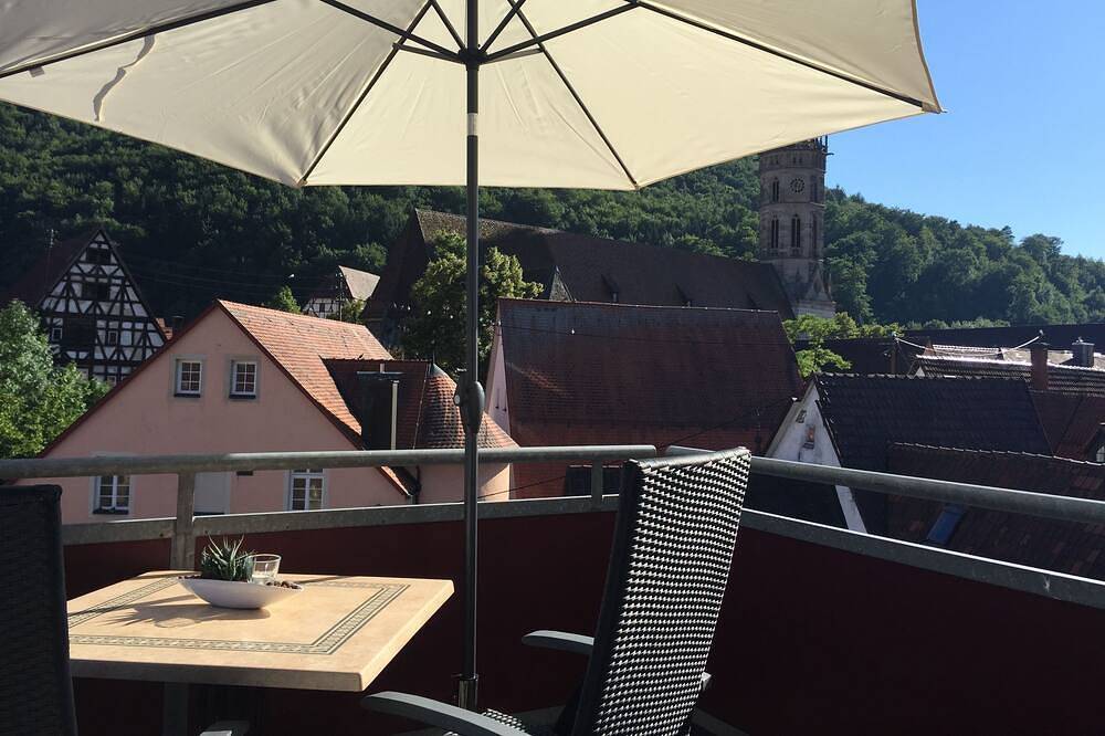 Ganze Wohnung, Fewo im Herzen der historischen Altstadt, Dachterasse zum Innenhof, Top Ausblick in Bad Urach, Albsteig Etappe 9