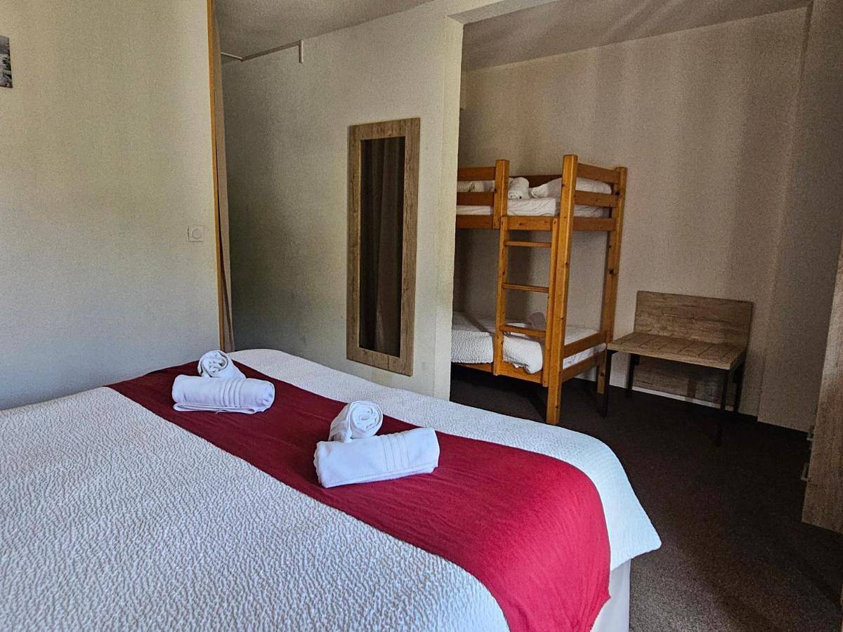 Hôtel Espace Montclar in Saint-Jean-Montclar, Montclar