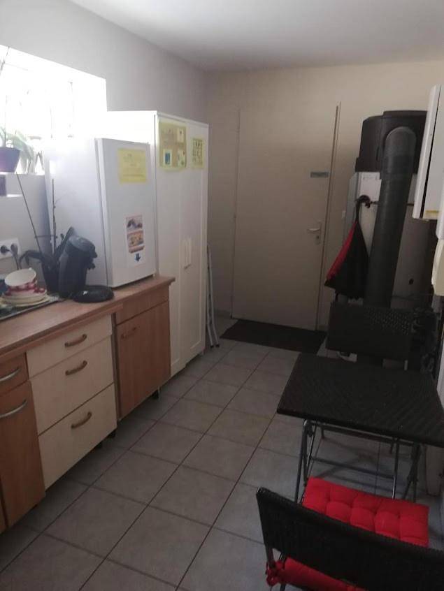 Chambre avec salle de bain privatisée avec petit déjeuner compris in Auxonne, Région de Dijon