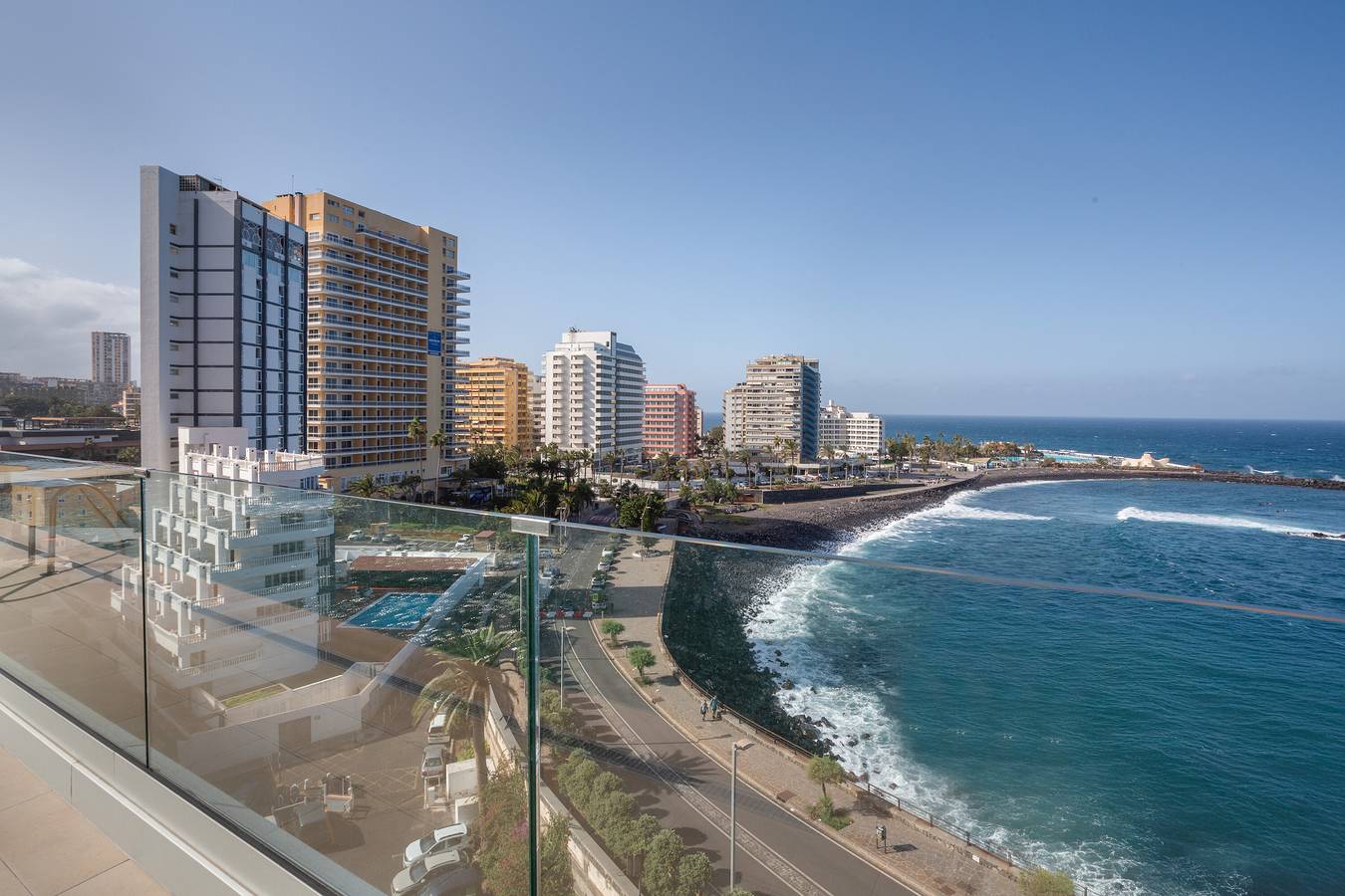 Estudio entero, Estudio Vacacional 'Frente Océano' con Vista al Mar, Piscina Privada y Wi-Fi in Playa Martianez, Puerto de la Cruz