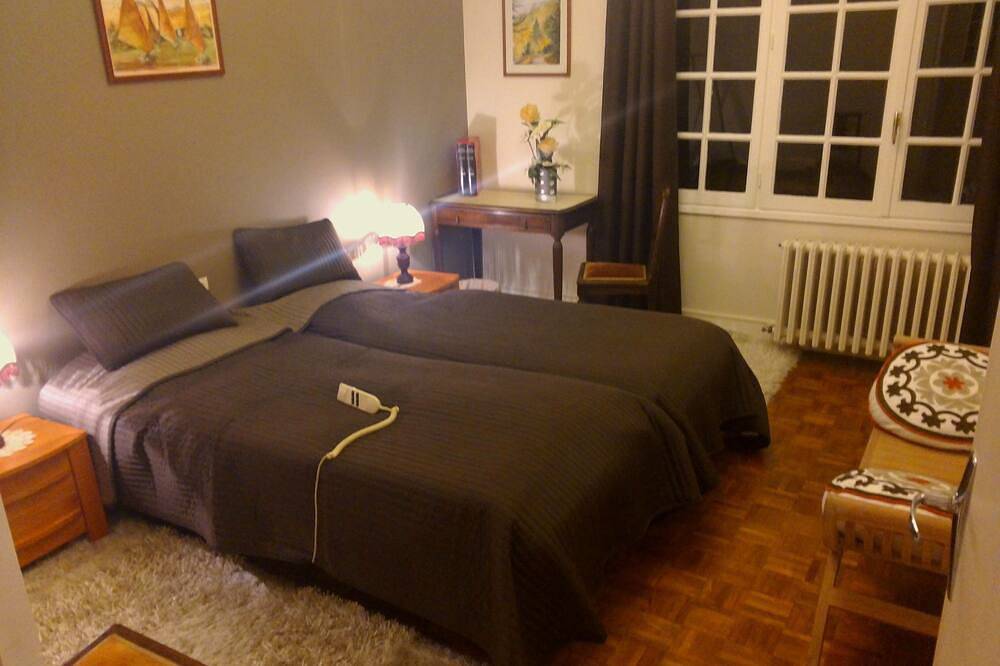 Appartement entier, Gîte saisonnier dans un village .La campagne calme et verdoyante. in Bazemont, Yvelines