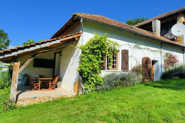 Gîte pour 4 personnes, avec piscine ainsi que jardin et terrasse à Loudet