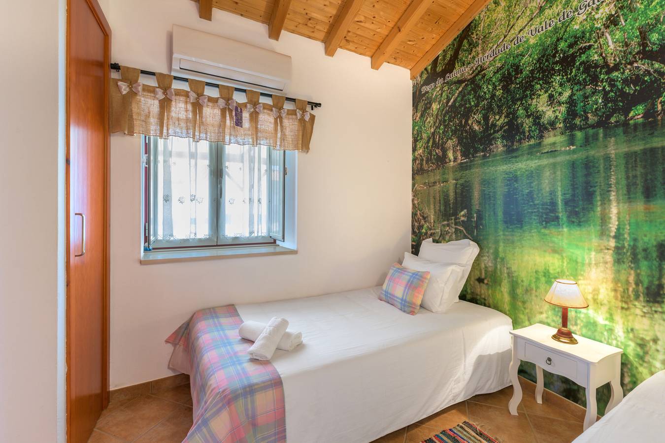 Apartamento inteiro, Casa de férias 'Rita' com vista para a montanha, Wi-Fi e ar condicionado in São Luís, Costa Alentejana