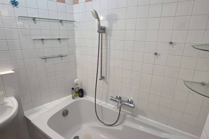 Apartamento entero, Beautiful 2-Bedroom Apartment At La Poste, 22 Av. Jean Jaures in Drancy, Sena-Saint Denis