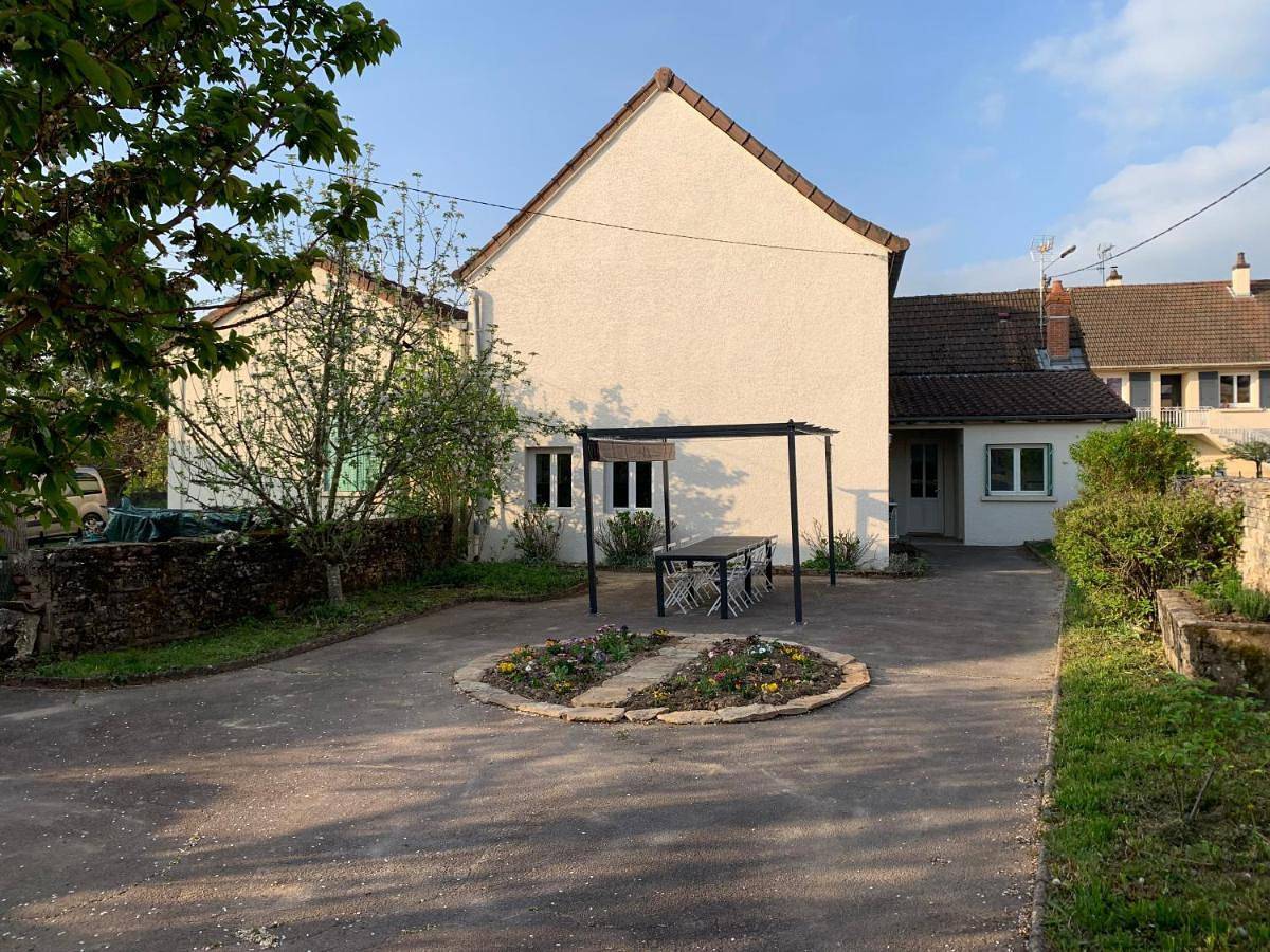 Four-Bedroom House in Givry, Région de Chalon-sur-Saône