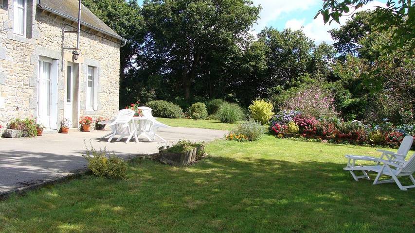 Gîte pour 2 personnes, avec Terrasse et Jardin à Plémet