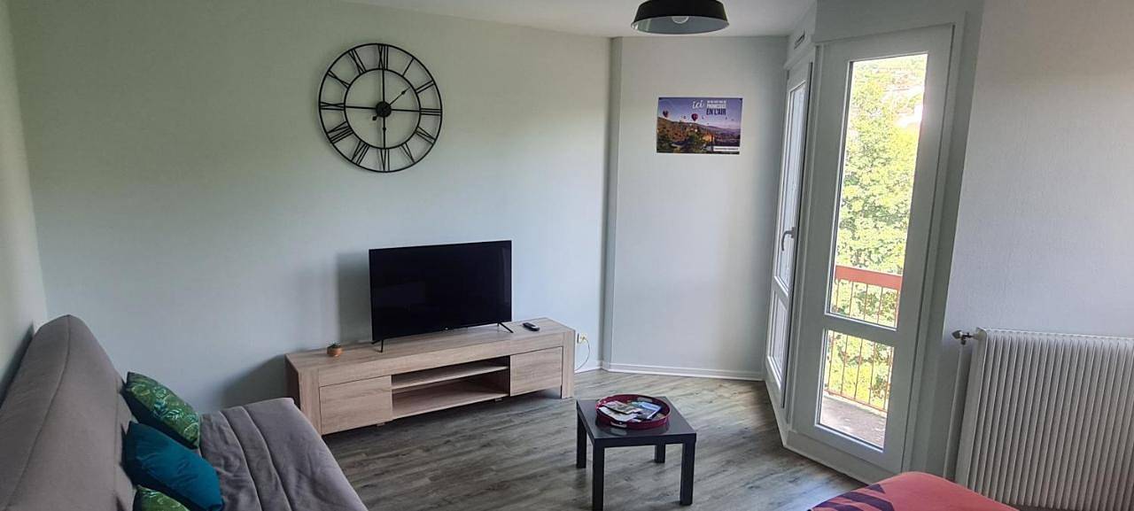 Appartement entier, One-Bedroom Apartment in Vals-près-le-Puy, Haute-Loire