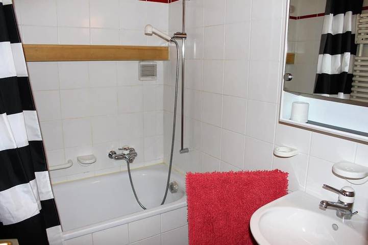 Appartement entier, 3 pièces 1/2 confortable pour 6 personnes : Living - cuisine avec lave-vaisselle - 1 chambre à 2 lit in Grimentz, Anniviers
