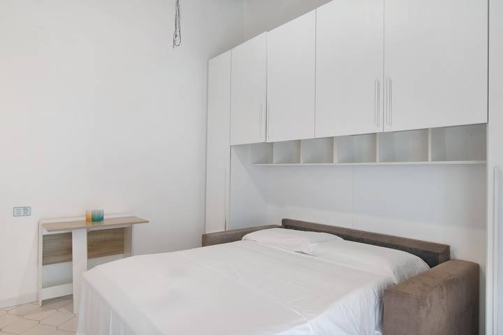 Entire apartment, Essenza Apartment with Balcony, Wi-Fi, and Air Conditioning in Spiaggia Santa Teresa, Salerno