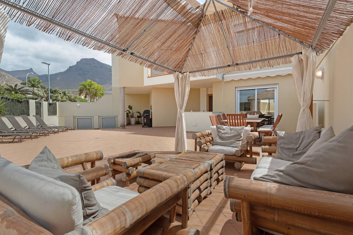 Ολόκληρο το διαμέρισμα, Vacation Apartment 'Obsidian Olivino Miraverde' with Shared Pool, Wi-Fi and Air Conditioning in Miraverde, Adeje