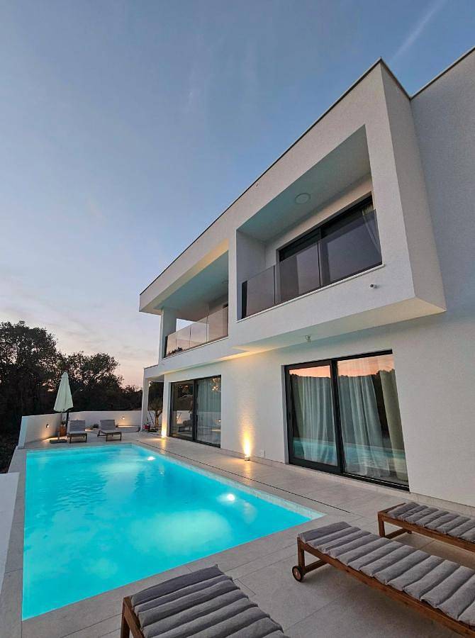 Villa pour 8 personnes, avec jardin ainsi que vue et piscine à Sali