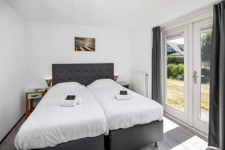 Ferienhaus für 12 Personen, mit Balkon/Terrasse und Terrasse in Bruinisse - 4