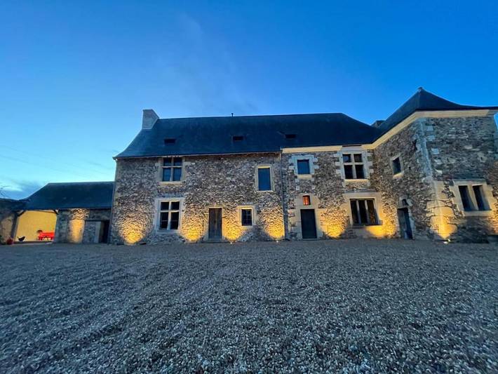 Chambre d’hôte pour 4 personnes, avec terrasse ainsi que jacuzzi et jardin à Durtal