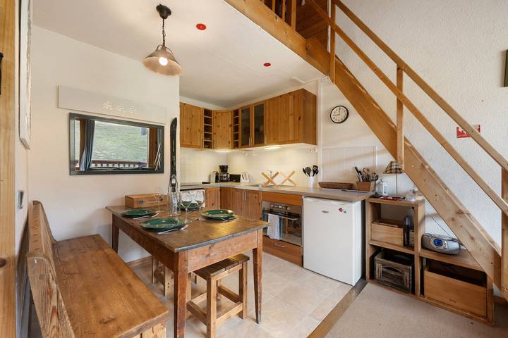 Refuge on the Slopes: Plagne Village, Mountain View, Balcony & Wi-Fi