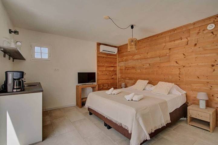 Ganze Wohnung, Studio 1, bed for 2 persons in Cala Llonga, Santa Eulària des Riu