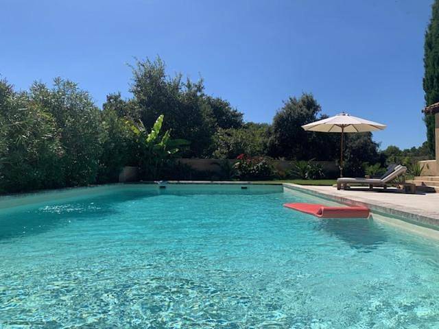 Location de vacances pour 2 personnes, avec jardin ainsi que vue et piscine à Orgone - 3