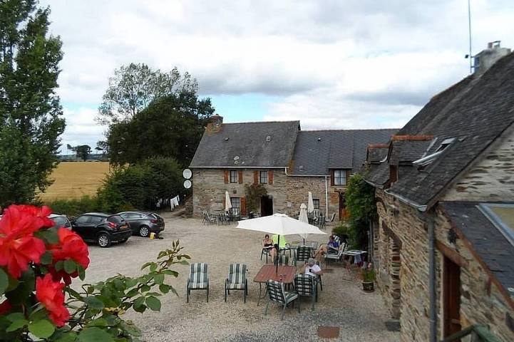 Gîte pour 8 personnes, avec jardin et piscine à Saint-Connec