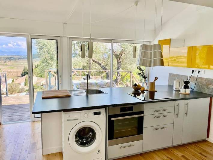 Location de vacances pour 4 personnes, avec piscine ainsi que vue et jardin à Montbrun-des-Corbières - 2