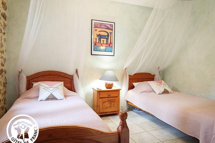 Location de vacances pour 4 personnes, avec piscine et jardin à Cremps - 4