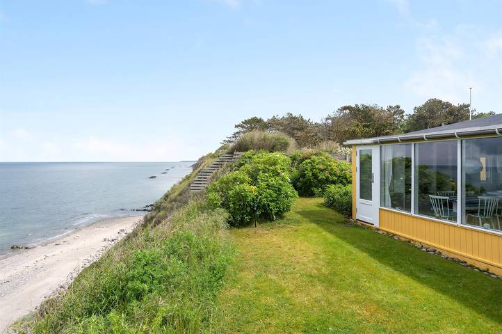 Ferieudlejning for 5 personer, med terrasse og have i Halsnæs