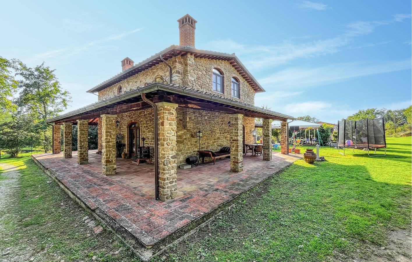 Accogliente appartamento con piscina e giardino vicino alla spiaggia in Arezzo, Provincia di Arezzo